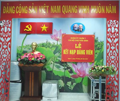 CHI BỘ CHỢ DÂN SINH KẾT NẠP ĐẢNG VIÊN MỚI
