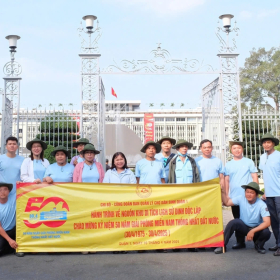 Ban quản lý chợ Dân Sinh tham quan Dinh Thống Nhất hướng tới cột mốc lịch sử 50 năm ngày giải phóng hoàn toàn miền Nam Ban quản lý chợ Dân Sinh tham quan Dinh Thống Nhất hướng tới cột mốc lịch sử 50 năm ngày giải phóng hoàn toàn miền Nam