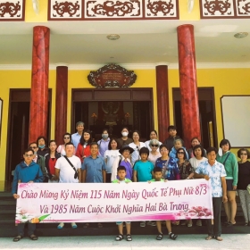 Ban Quản Lý chợ Dân Sinh tổ chức dâng hương tại khu tưởng niệm nữ tướng Nguyễn Thị Định Ban Quản Lý chợ Dân Sinh tổ chức dâng hương tại khu tưởng niệm nữ tướng Nguyễn Thị Định