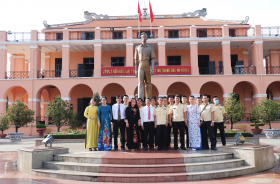 LỄ DÂNG HƯƠNG, DÂNG HOA TẠI BẢO TÀNG HỒ CHÍ MINH